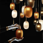 Design-Pendelleuchte mit Glaskugel