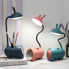 Kreative LED-Schreibtischlampe mit Stiftehalter im Hasen-Design