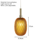 Design-Pendelleuchte mit Glaskugel