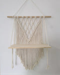 Wandmontiertes Makramee-Regal