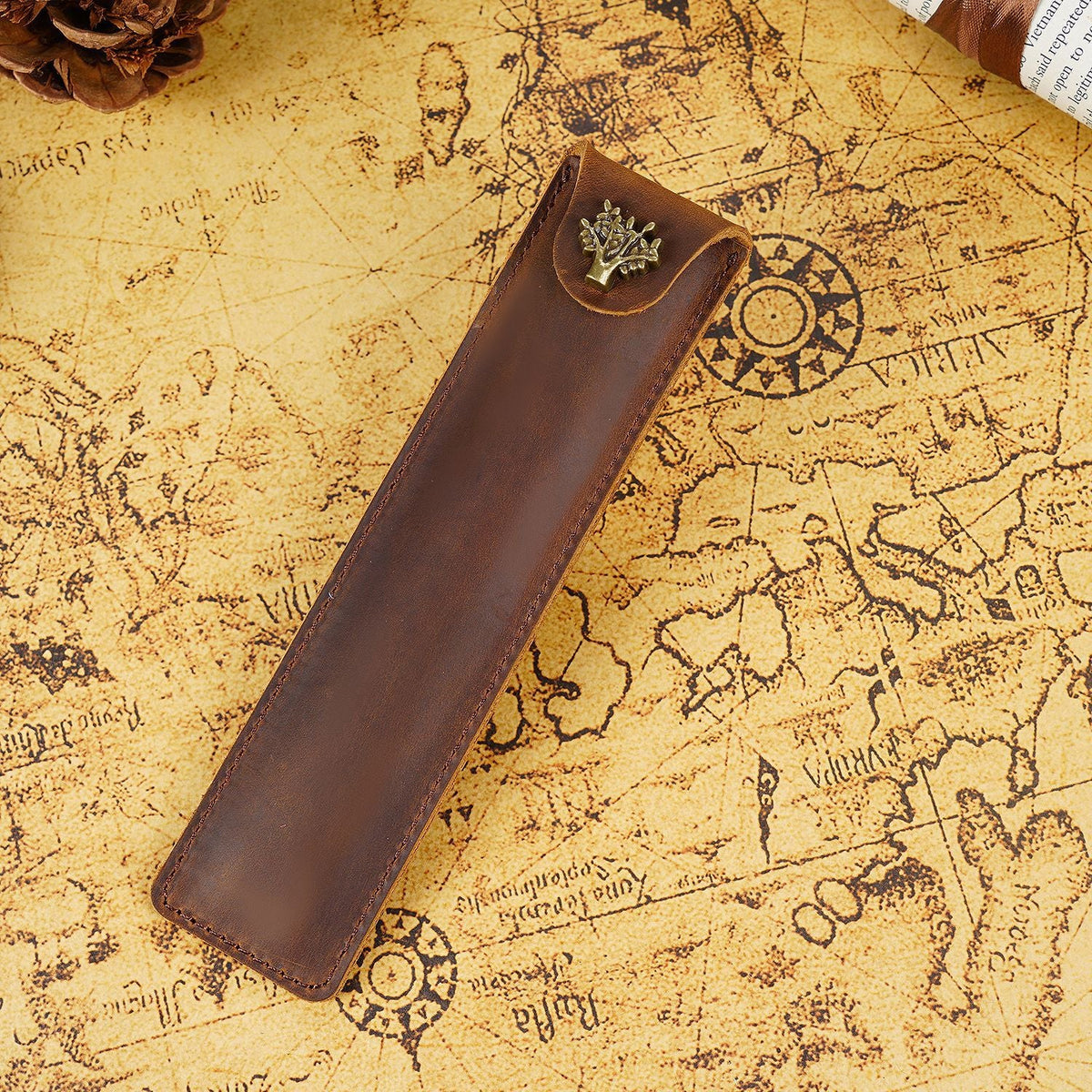 Handgefertigter Stiftehalter aus Leder