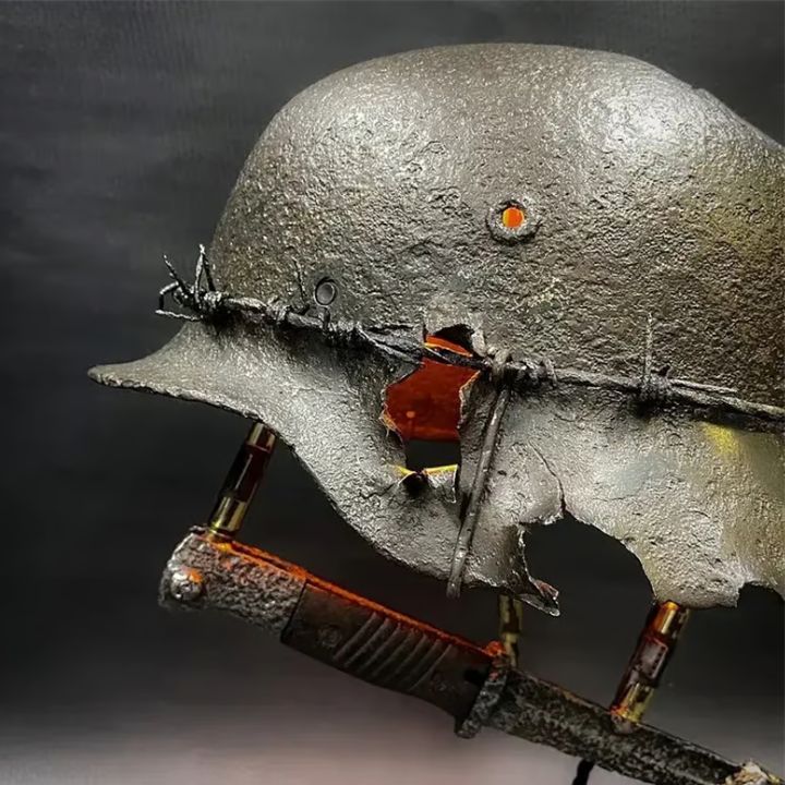 AntiqueLume | Vintage-Tischleuchte Stahlhelm