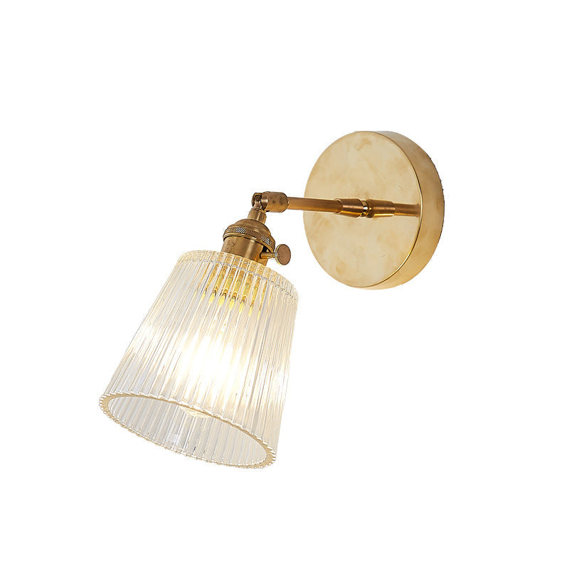 Wandleuchte aus geripptem Glas und Messing