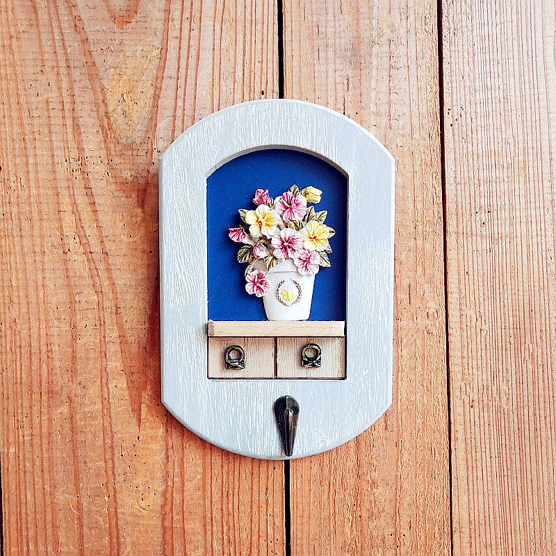 Dekorativer Wand-Organizer im Vintage-Teekannen-Design