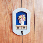 Dekorativer Wand-Organizer im Vintage-Teekannen-Design