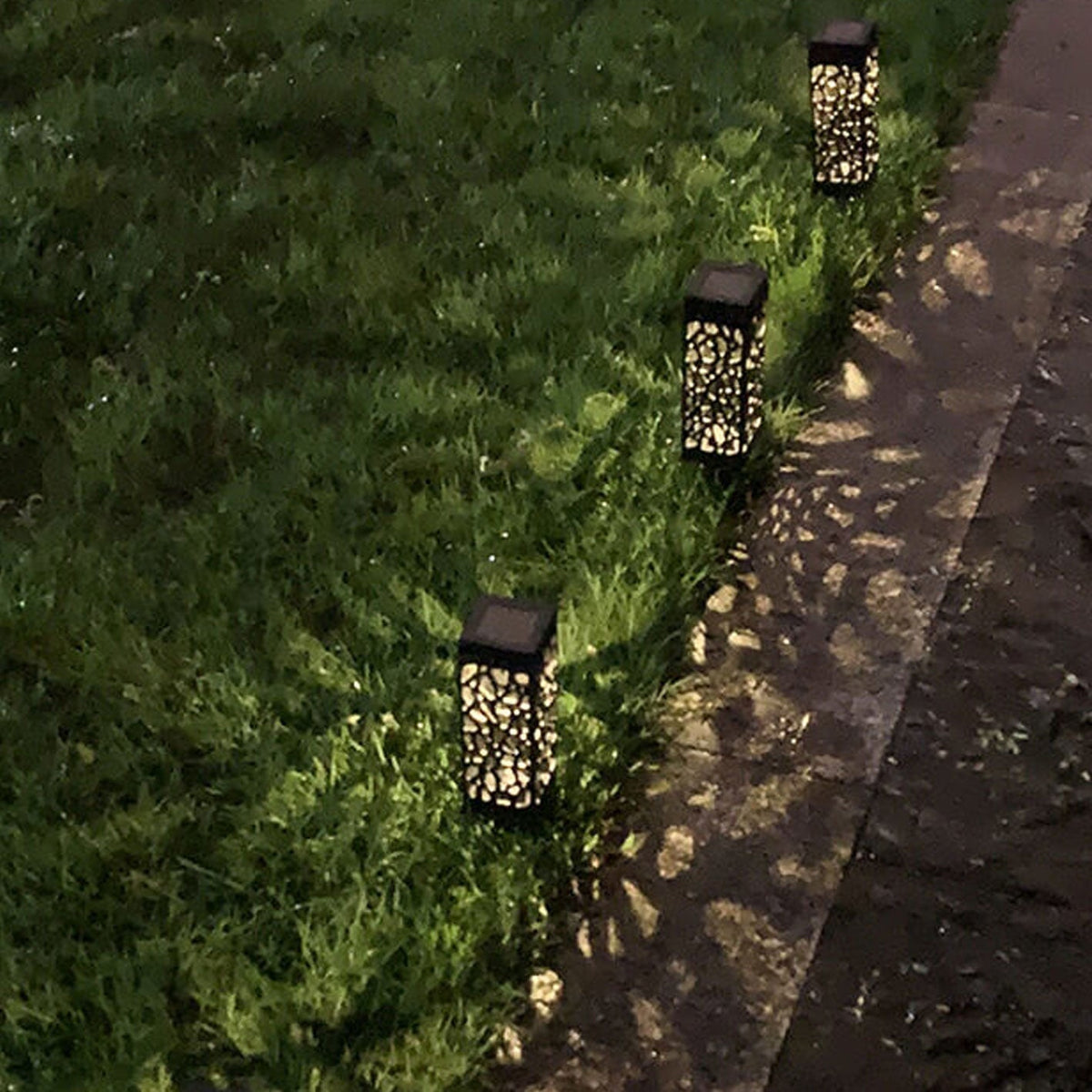 LED-Solar-Gartenleuchte in quadratischer Säulenform