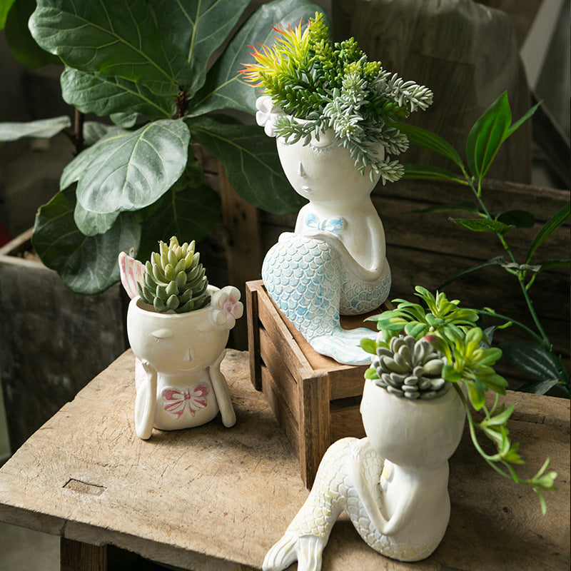 Künstlerische Blumenvase
