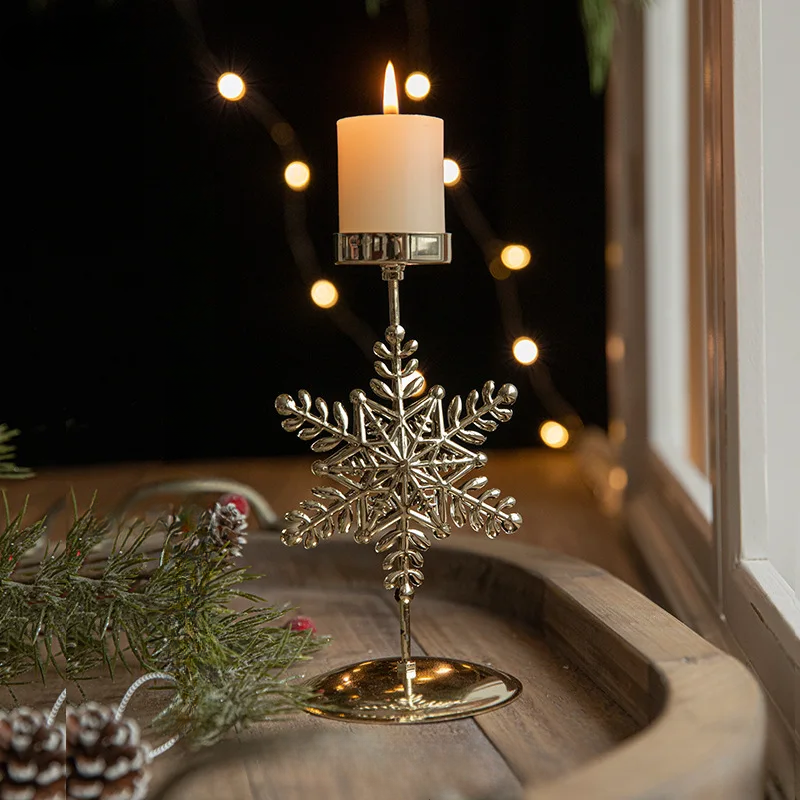 Weihnachtliche Kerzenhalter - Stern- und Tannenbaum-Design