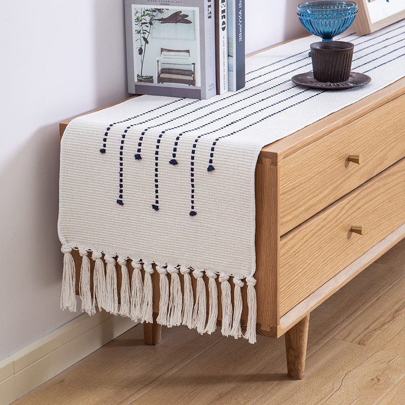 Decorative table runner with macrame fringes