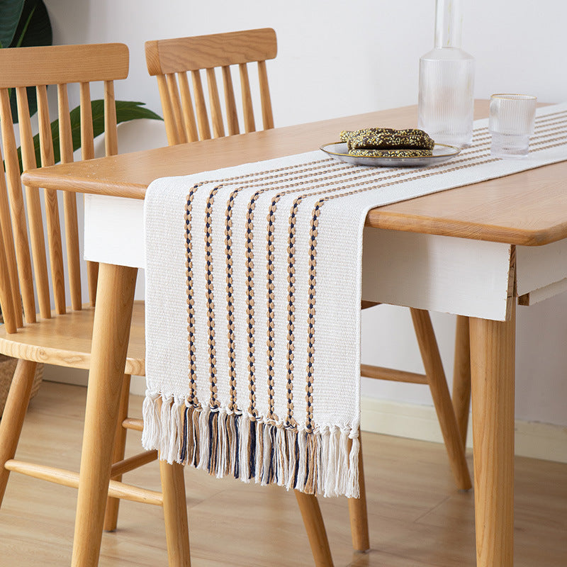 Decorative table runner with macrame fringes
