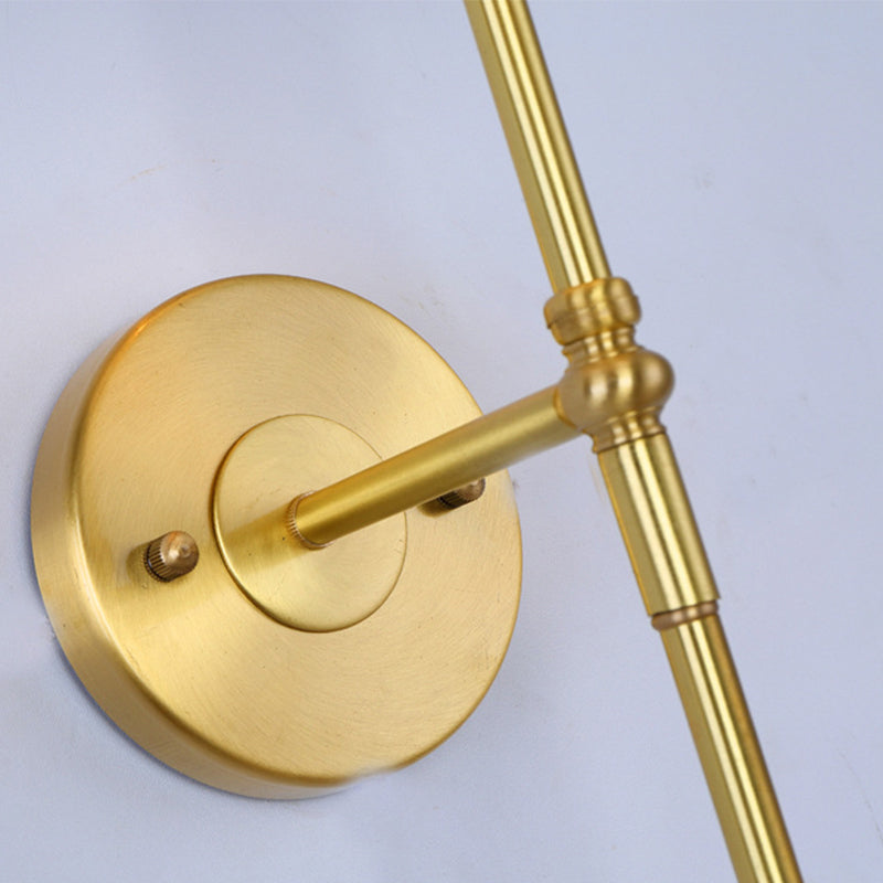 Wandleuchte mit Stoffschirm in Messing