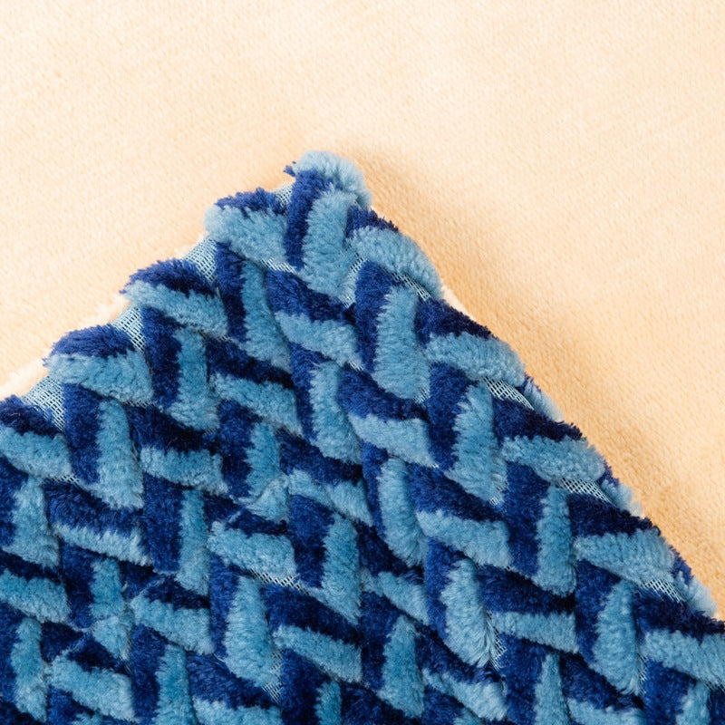 Cuddly Blanket with Cable Pattern