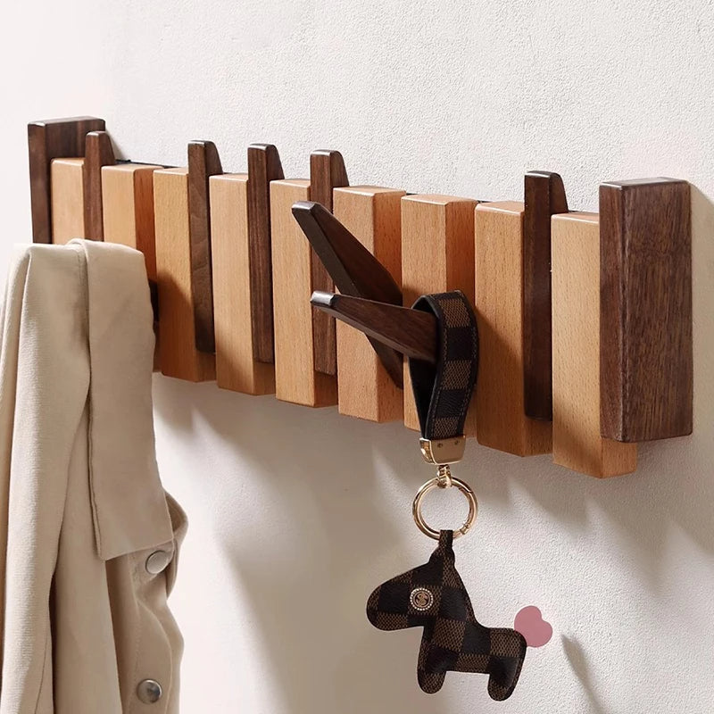Garderobenleiste im Klavier-Design mit klappbaren Haken