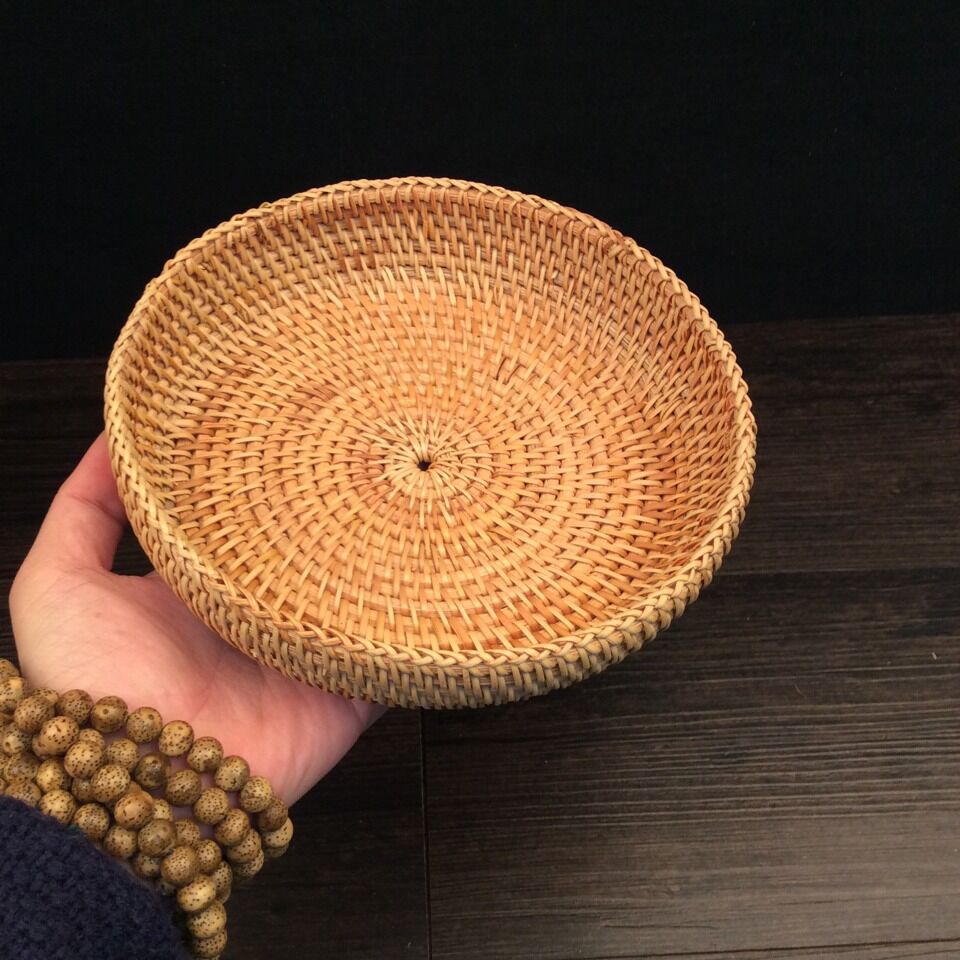 Servierteller aus handgeflochtenem Rattan
