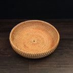 Servierteller aus handgeflochtenem Rattan
