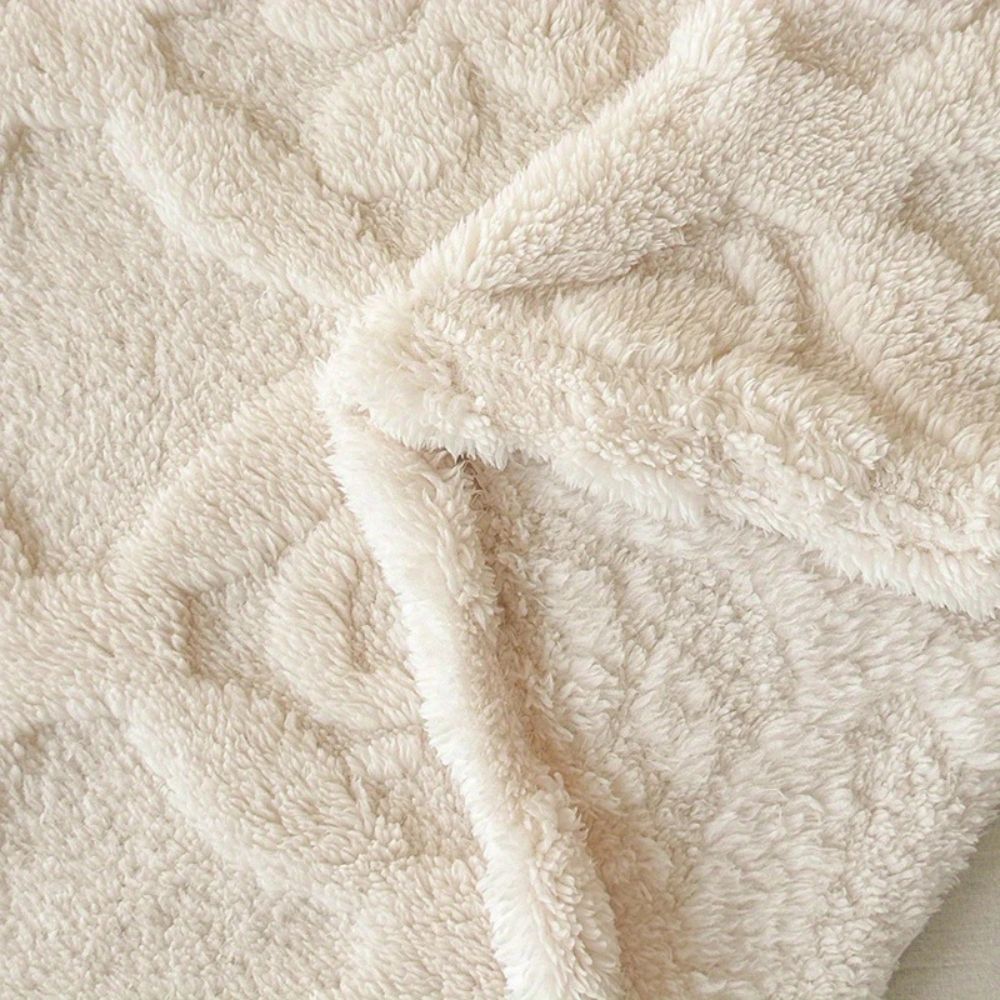 Leaf Embroidery Fleece Blanket – Soft Microfiber Throw for Cozy Comfort and Year-Round Use 3