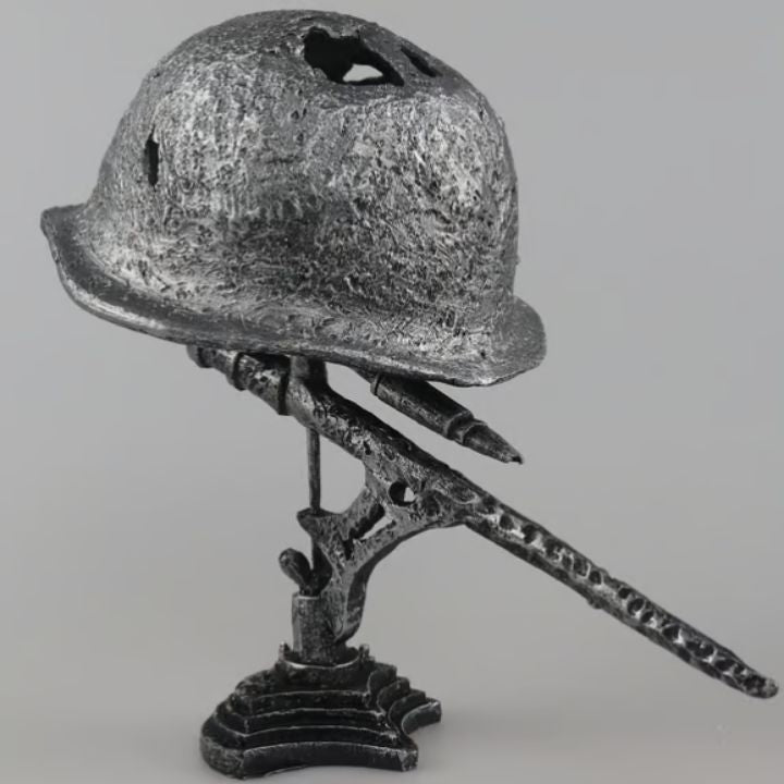 AntiqueLume | Vintage-Tischleuchte Stahlhelm