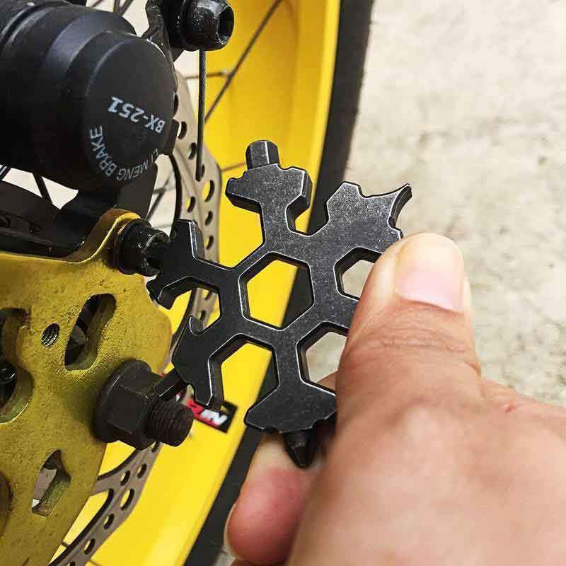 18-in-1 Edelstahl-Schneeflocken-Multitool