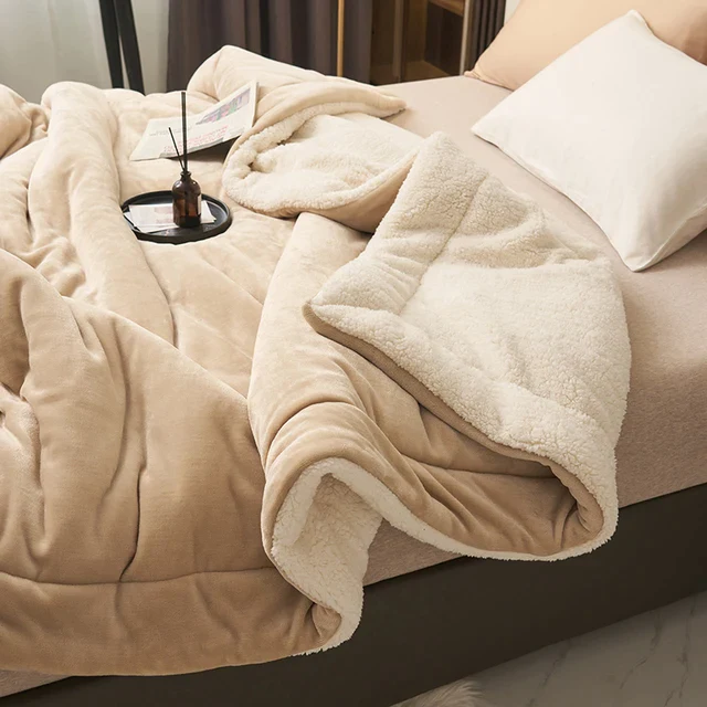 SoftHug Luxury Fleece Blanket