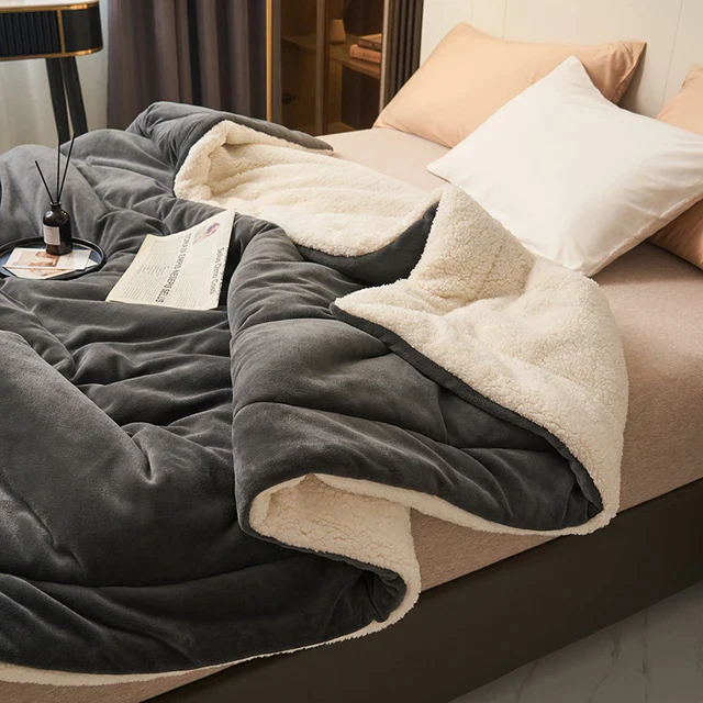 SoftHug Luxury Fleece Blanket