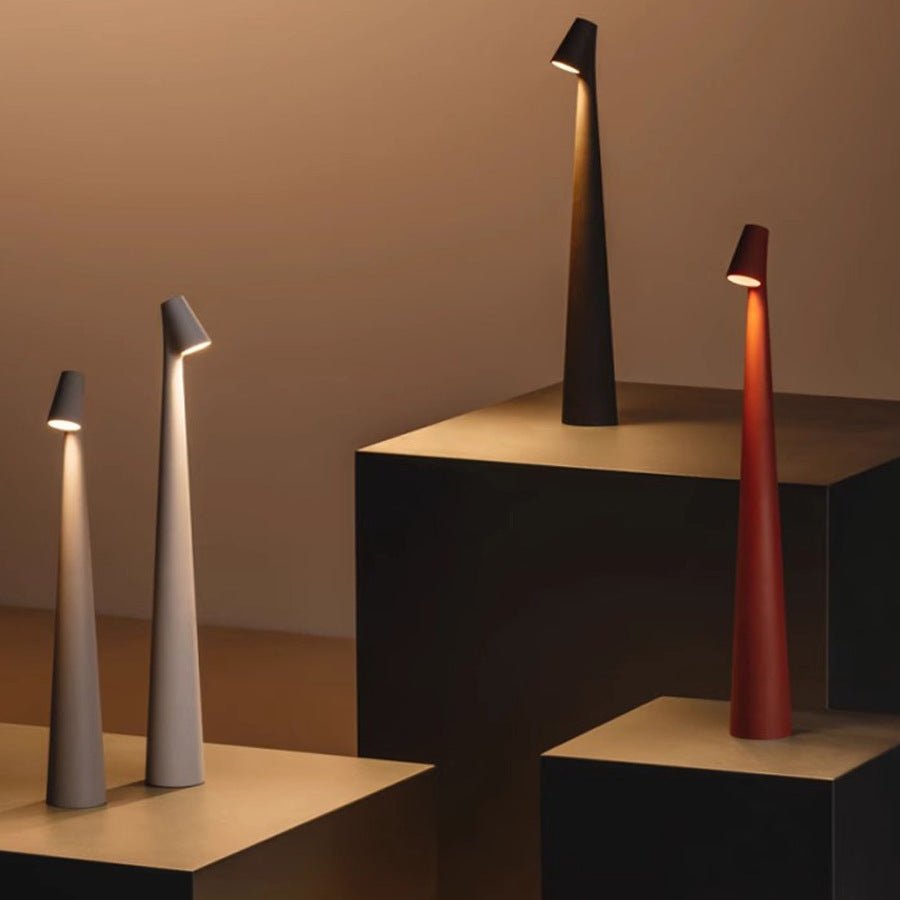 Atmosphärische minimalistische skandinavische Tischlampe