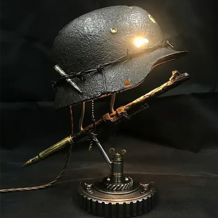 AntiqueLume | Vintage-Tischleuchte Stahlhelm
