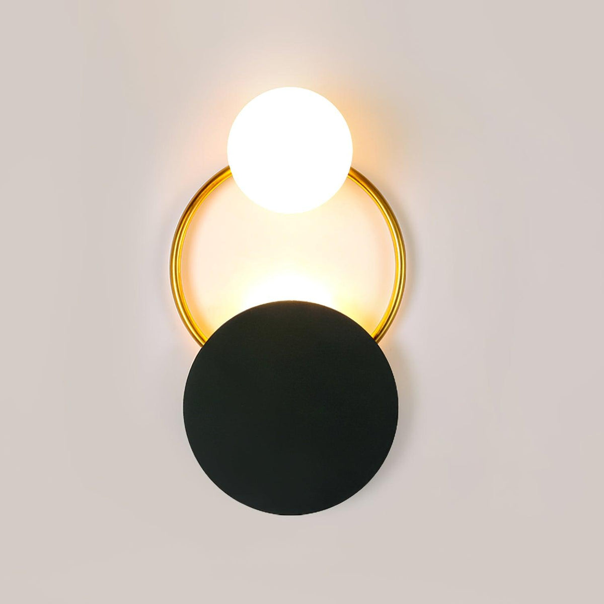 Schwarze Wandleuchte mit kreisförmigen Ringen