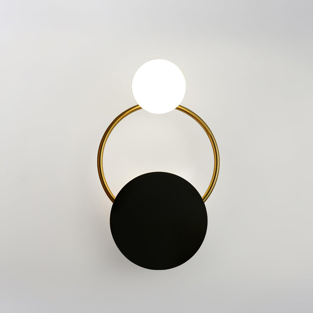 Schwarze Wandleuchte mit kreisförmigen Ringen