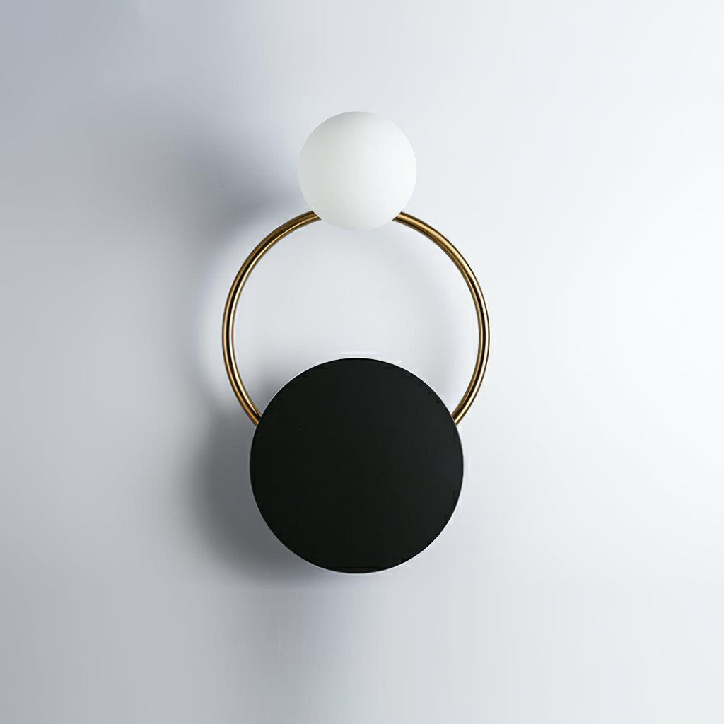 Schwarze Wandleuchte mit kreisförmigen Ringen