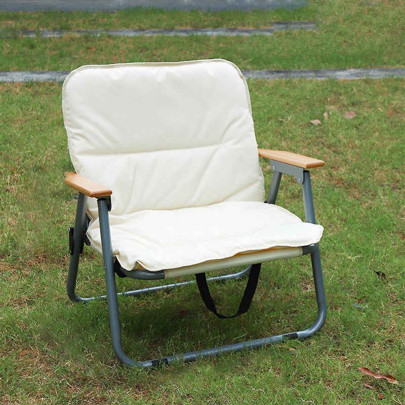 Moderner minimalistischer Campingstuhl mit Rückenlehne und Armlehnen aus Oxford-Gewebe