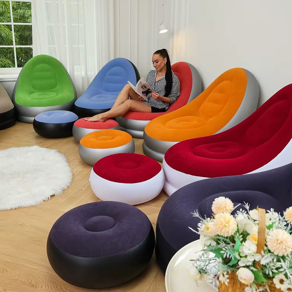 Fauler Sofa mit Fußhocker