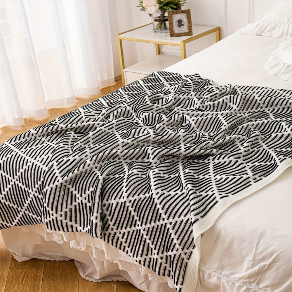 Monochrome Diamond Pattern Throw Blanket
