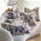 Dekorativer quadratischer Kissenbezug mit Jacquard-Farnmotiv, Samtrückseite und Baumwollfransen