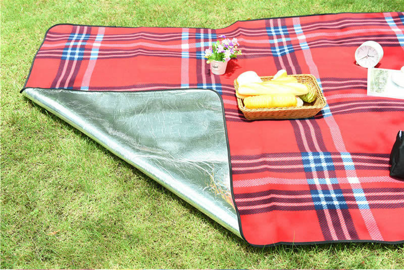 Ladies' Practical Outdoor Picnic Blanket
