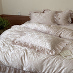 Bettwäsche-Set in Barock-Jacquard mit Rüschenkissen