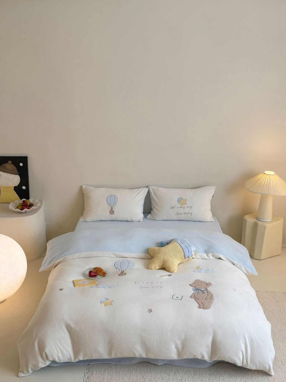 Kinderbettwäsche aus Baumwolle mit Heißluftballon- und Teddybär-Applikationen