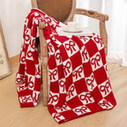 Kuschelige dekorative Strickdecke