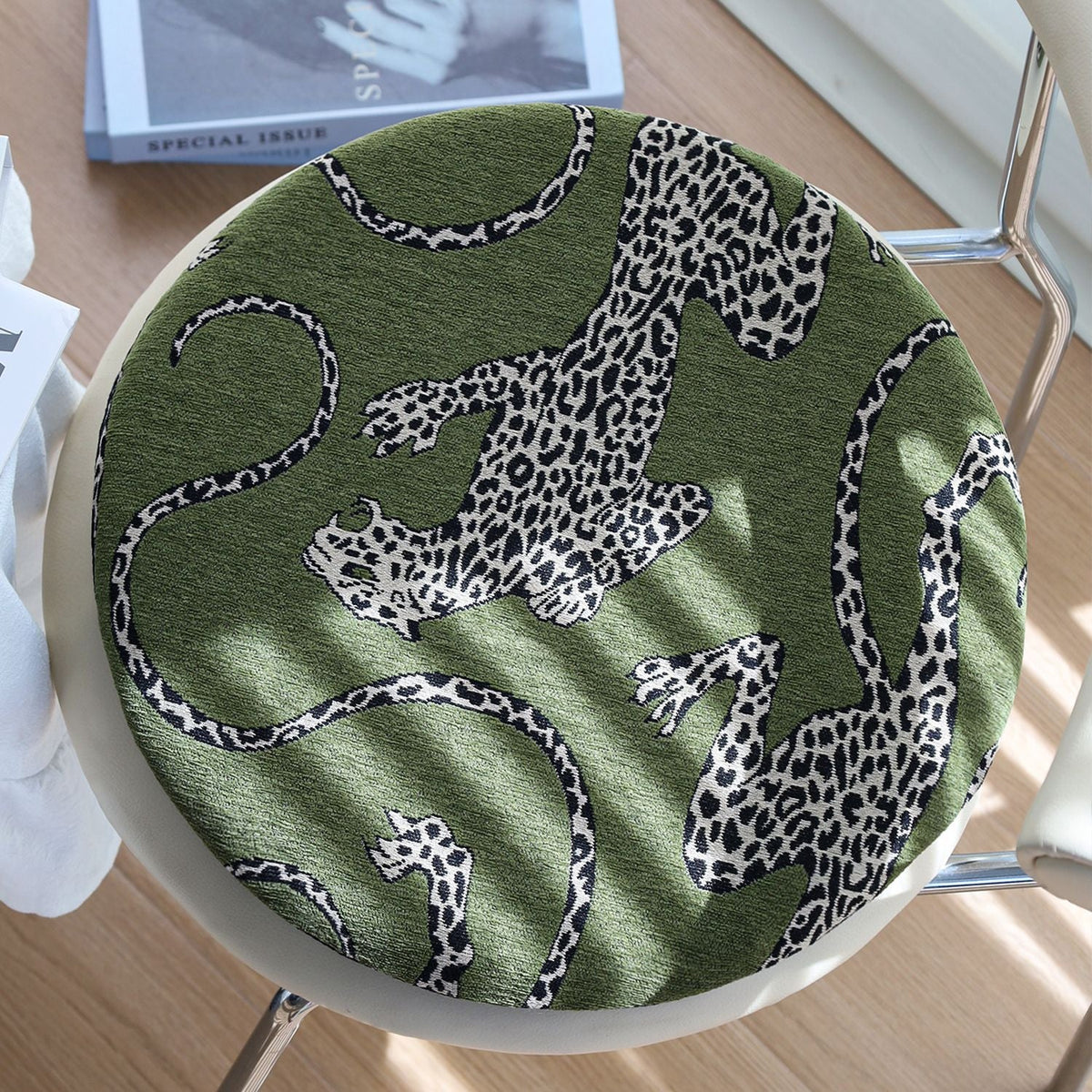 Runder Stuhlkissenbezug mit gewebtem Leoparden-Jacquard und elastischem Saum