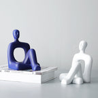 Abstrakte dekorative sitzende Figur