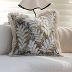 Dekorativer quadratischer Kissenbezug mit Jacquard-Farnmotiv, Samtrückseite und Baumwollfransen