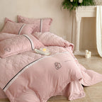 Quilted bedding set with velvet look, quilted heart pattern and lace border