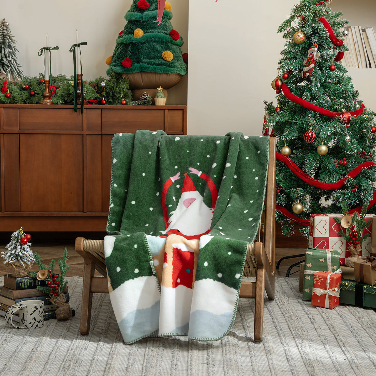 Soft Christmas Fleece Blanket with Gift and Gingerbread Motif