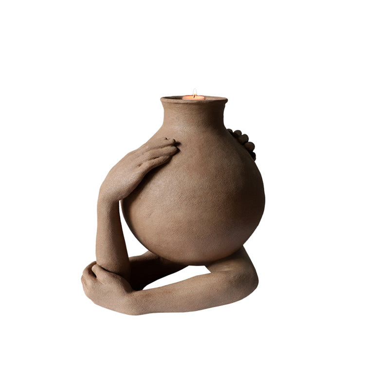 Dekorative Vase mit umarmenden Händen