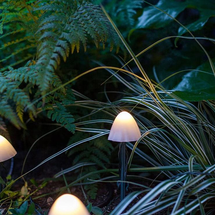 Moderne kreative LED-Pilz-Lichterkette mit Solarbetrieb für den Außenbereich