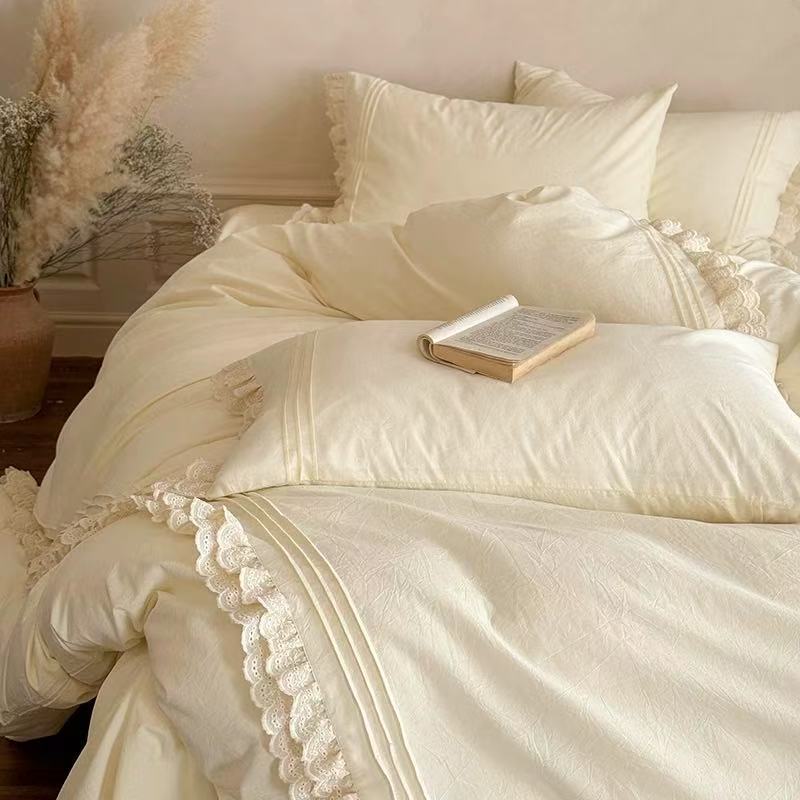 Romantic Bedding Set with Lace Ruffles
