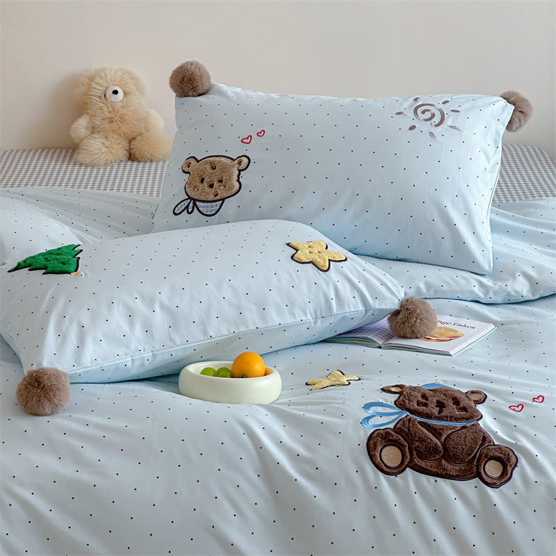 Kinderbettwäsche-Set aus Baumwollsatin mit 3D-Teddy-Applikationen und Pompon-Ecken