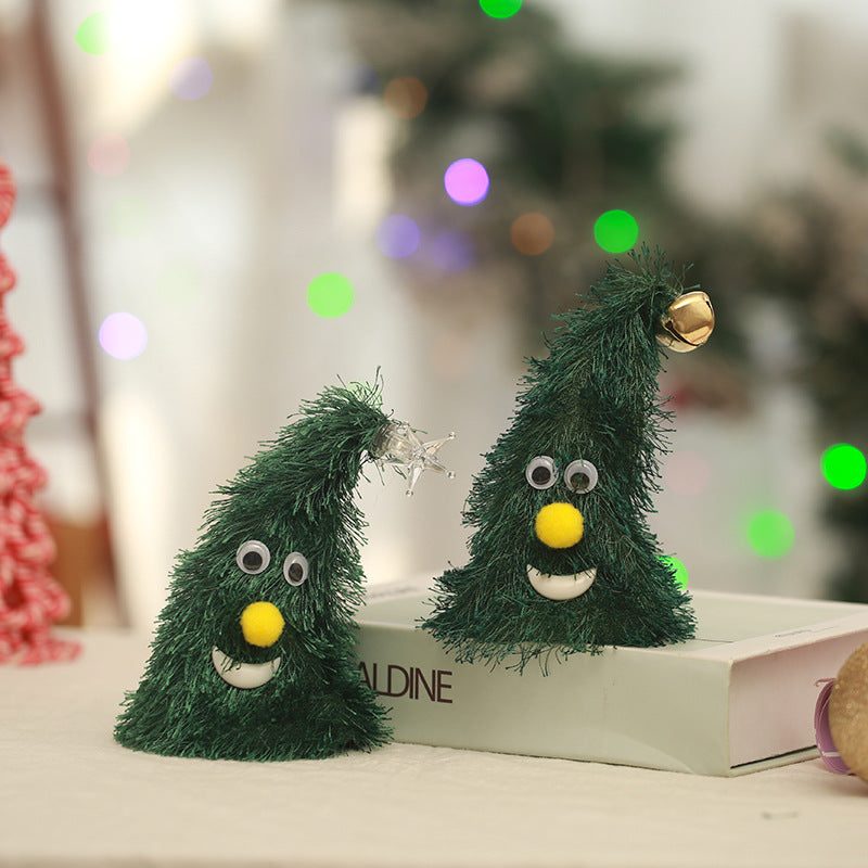 Dekorativer Weihnachtsbaum mit Licht