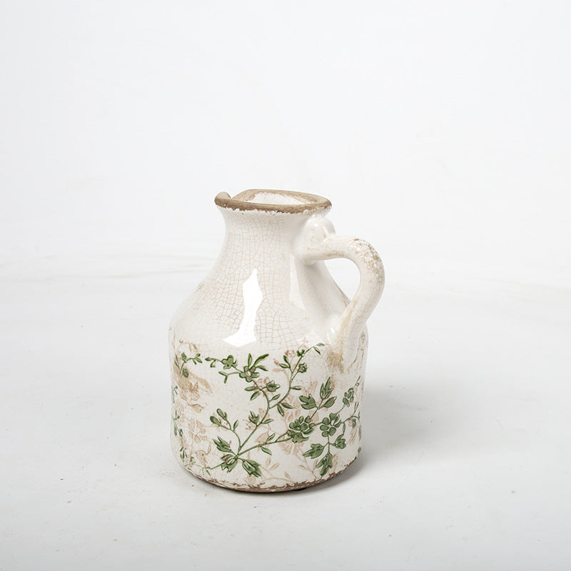 Keramikkrug mit Blumenmuster
