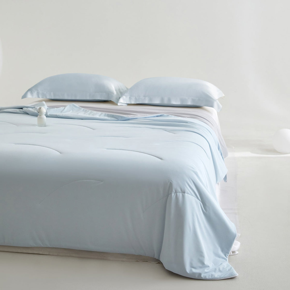 Breathable and comfortable blanket