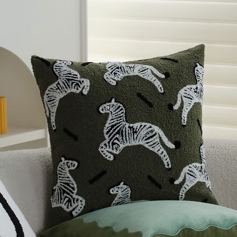 Quadratischer Kissenbezug aus Teddy-Bouclé mit Zebra-Prägung